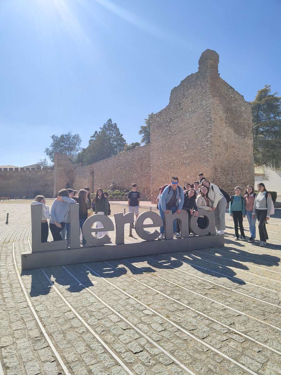 3°ESO-1°PDC visitan la Mina de la Jayona, el Centro Experimenta, Ermita de la Virgen del Ara y Llerena en su Ruta Cultural por Extremadura ¡VIAJAMOS y disfrutamos con las STEAM! financiada por la <a href="/educacionEXT/">Educación, Ciencia y Formación Profesional</a> acompañados por MCarmen Mateos, Estrella Medina y <a href="/crisblabue/">C.BlázquezBuenadicha</a>