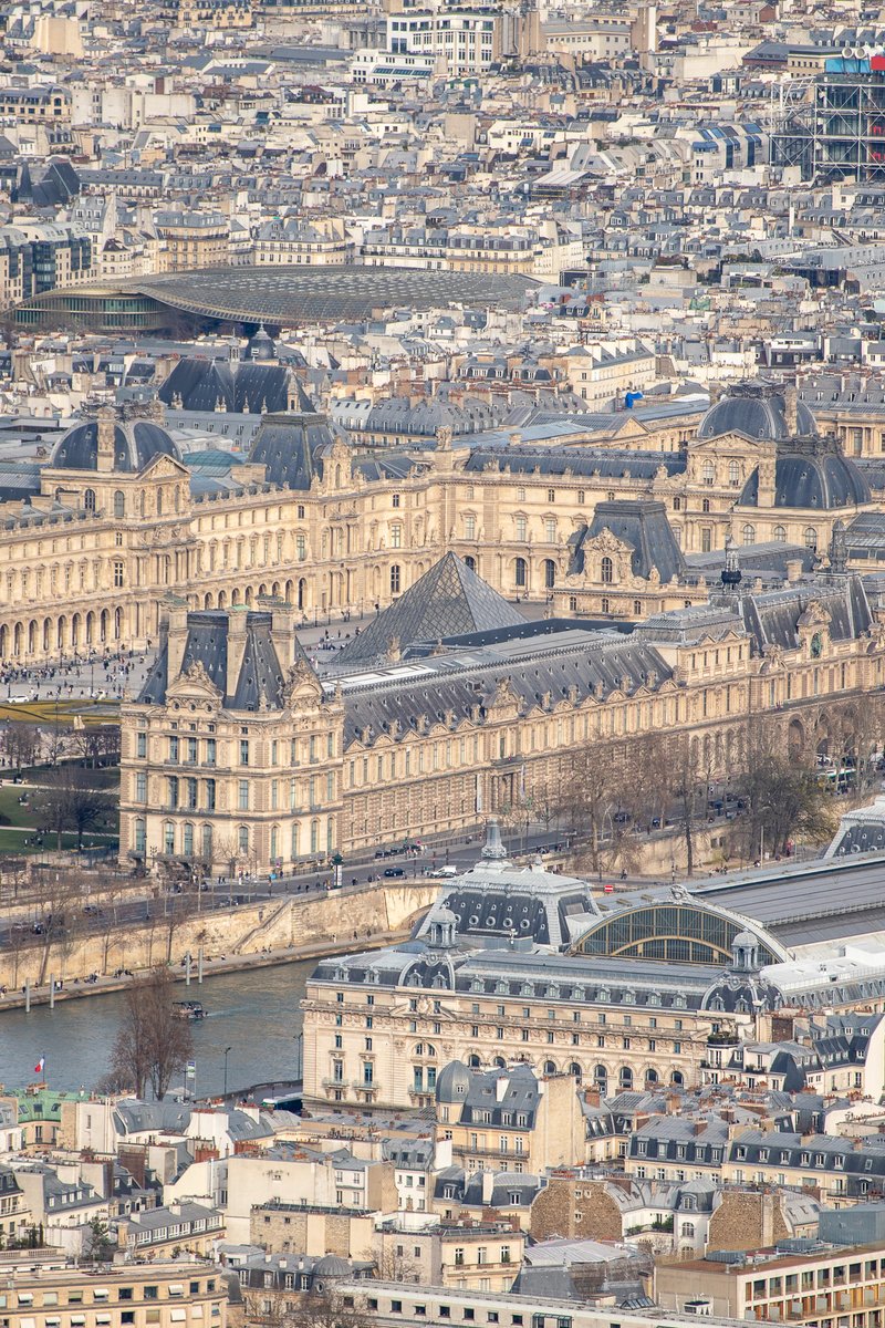 🇫🇷 Joyeux Anniversaire à la jolie pyramide du @museelouvre qui fête ses 36 ans aujourd'hui 🥳

🌐 Happy 36th birthday to the beautiful @museelouvre pyramid 🥳
