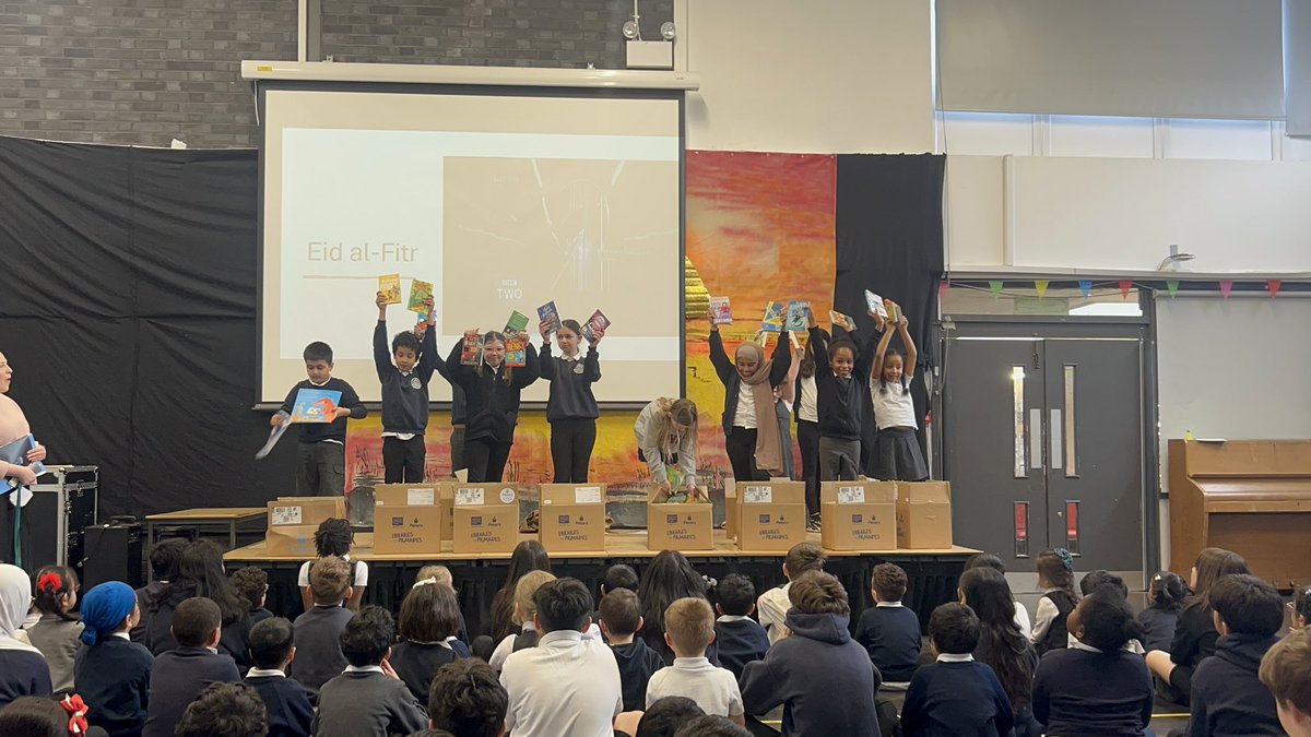 AnderstonPS's tweet image. Such excitement as we opened boxes revealing 500 brand new books for our new library today! 
📚📦🤩
We can’t wait to dive into these new adventures!
A big thank you to @literacy_trust for aiding us in enriching our students' love for reading! 🌟
#LibrariesForPrimaries