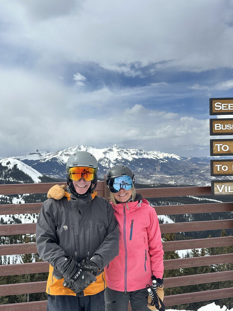When you’ve just announced the schedule and it’s spectacular… Skiing is the answer! Love our co-owners Erika and Albert and their annual ski date 🩷