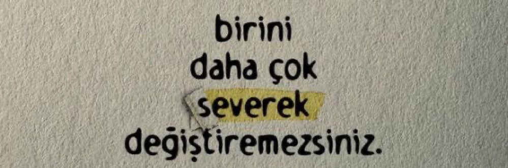 Kimsenin seni sevmesini, onu çok severek sağlayamazsın. Ama kendini çok sever, hakettiğin değeri kendine layığıyla verirsen; insanların da hak ettiğin sevgiyi sana verdiğini görmeye başlayacaksın. Çünkü her şey, insanın kendisinde başlayıp kendisinde bitiyor. Saygı da sevgi de…
