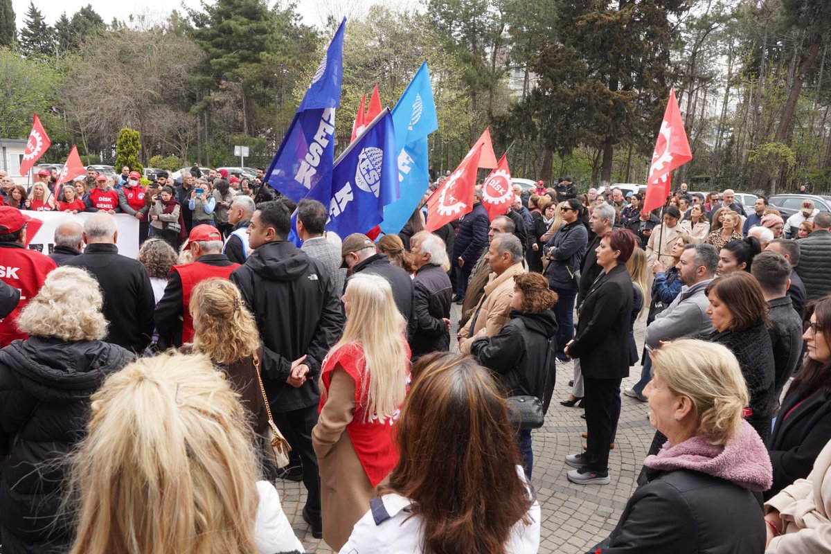 📢Bugün DİSK, TMMOB ve TTB ile birlikte, “Emeğimiz, Haklarımız, Geleceğimiz ve Demokrasi İçin Ayaktayız” şiarıyla Türkiye'nin dört bir yanında gerçekleştirdiğimiz basın açıklamalarının bir parçası olarak Beylikdüzü'ndeydik.
Genel Başkanımız Erdal Bozkurt ve İstanbul şubelerimizle