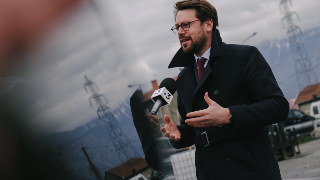 Benjam1Lucas's tweet image. En Isère pour soutenir les élus et les salariés et préparer l’étude par ma commission d’enquête des cas de Vencorex et Arkema. 

Nous nous battons pour notre industrie, pour notre souveraineté, pour l’emploi. L’État ne peut demeurer démissionnaire sur ces sujets majeurs !