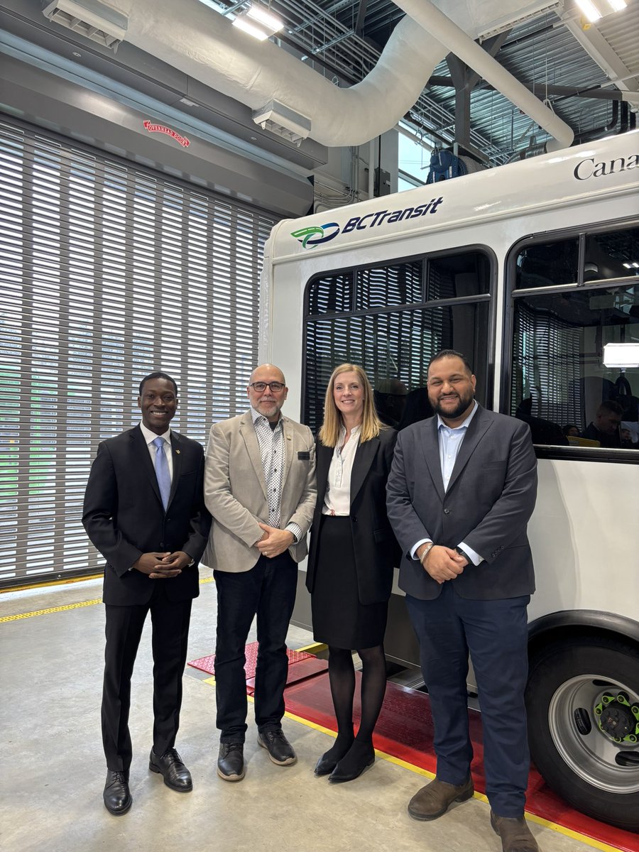 VICA_BC's tweet image. ✨Today our CEO attended the grand opening of the new HandyDart facility in View Royal! This project enhances accessible transit, thanks to the hard work of BC’s construction industry. Great to see MLAs George Anderson and Ravi Parmar and BC transit CEO Erinn Pinkerton there! 🚍