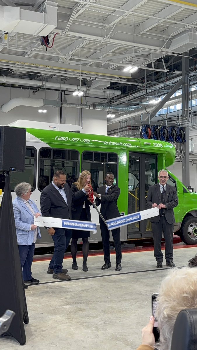 VICA_BC's tweet image. BC Transit’s new HandyDART facility in View Royal is BC’s first LEED Gold-Certified building, featuring electric bus infrastructure and a rain garden. We are so proud of VICA members for playing a key role in making construction history and building a sustainable future! #VICA