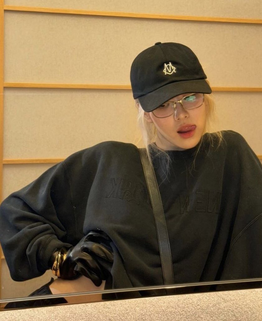 rosespics's tweet image. rosé 🫠