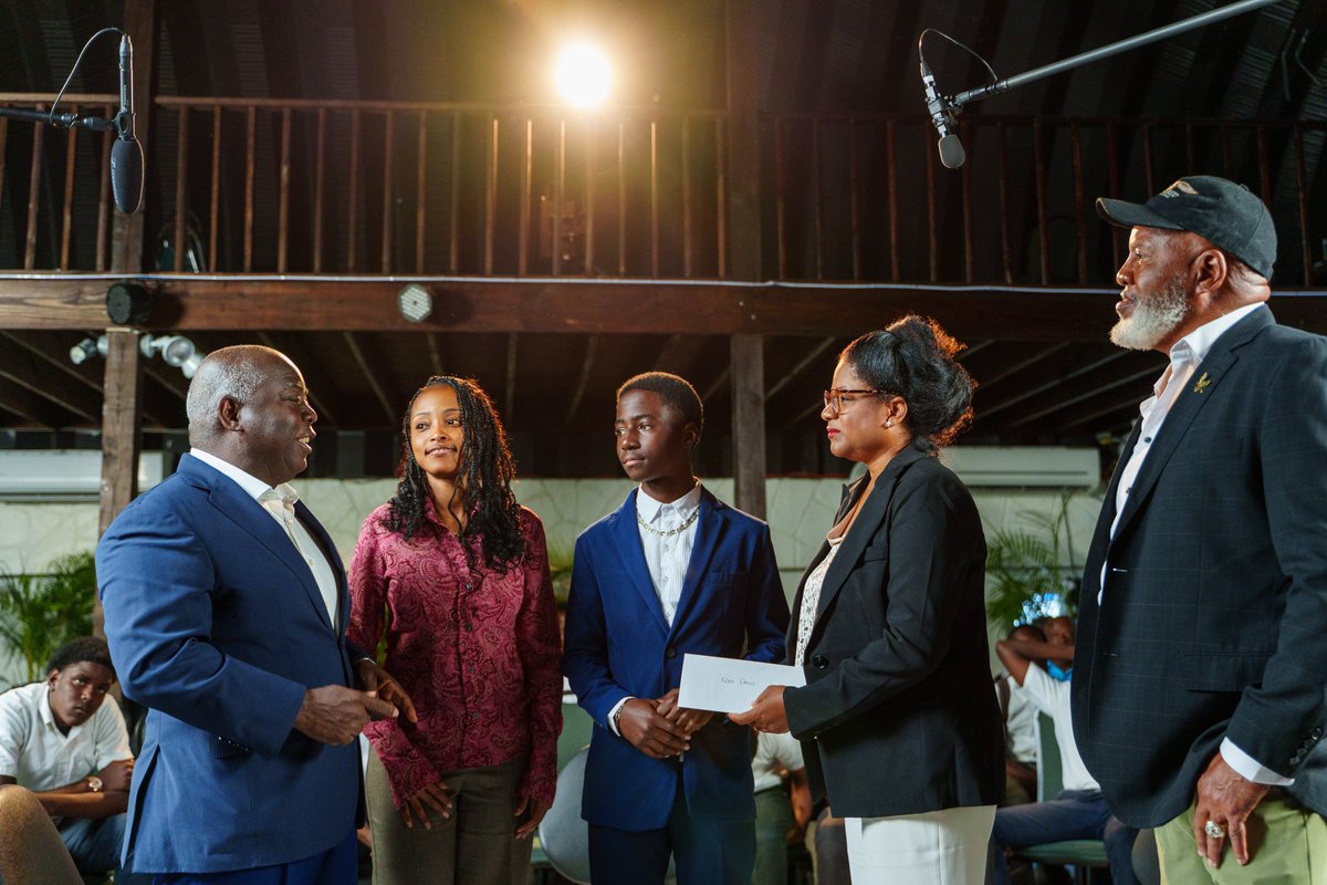 PM Philip Davis shared his journey with at-risk youth at the Hope Center, urging them to rise above hardship and never let circumstances define their future.

A big thanks to Carlos Reid for mentoring these teens and breaking cycles of violence.

#YouthEmpowerment