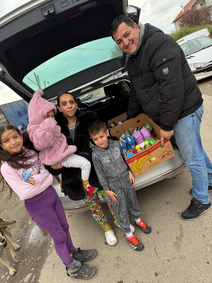 BasketOfHopeCAN's tweet photo. We’ve expanded our reach with our food packages! Today, six families in the municipality of Zemun, located in Serbia’s capital, Belgrade, received a box filled with food and essential supplies!

Thank you for being part of this mission and helping us make a difference! https://t.co/xzEO6jeYJe