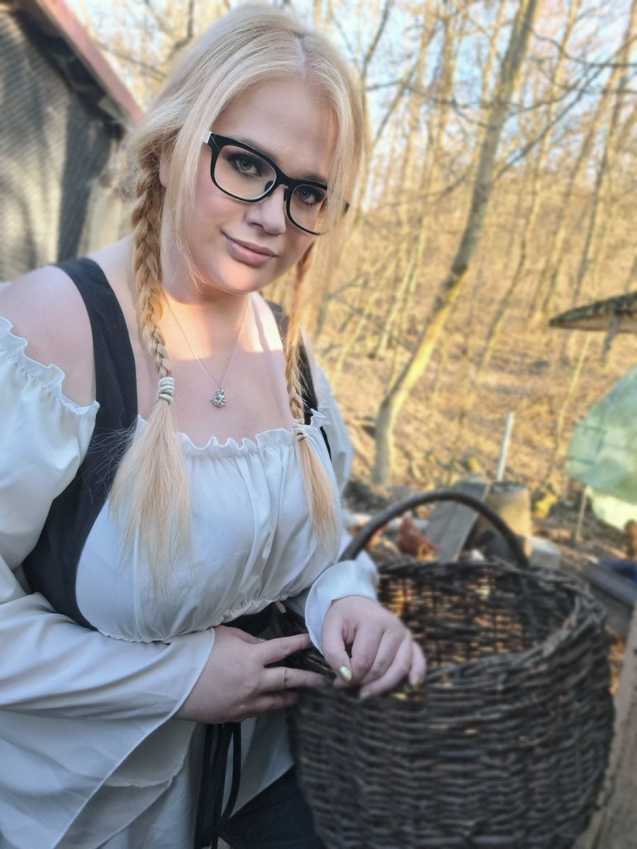 MiarEUW's tweet photo. Would I fit in KCD2? 🥰 #KCD2 https://t.co/7vBccRcPt9