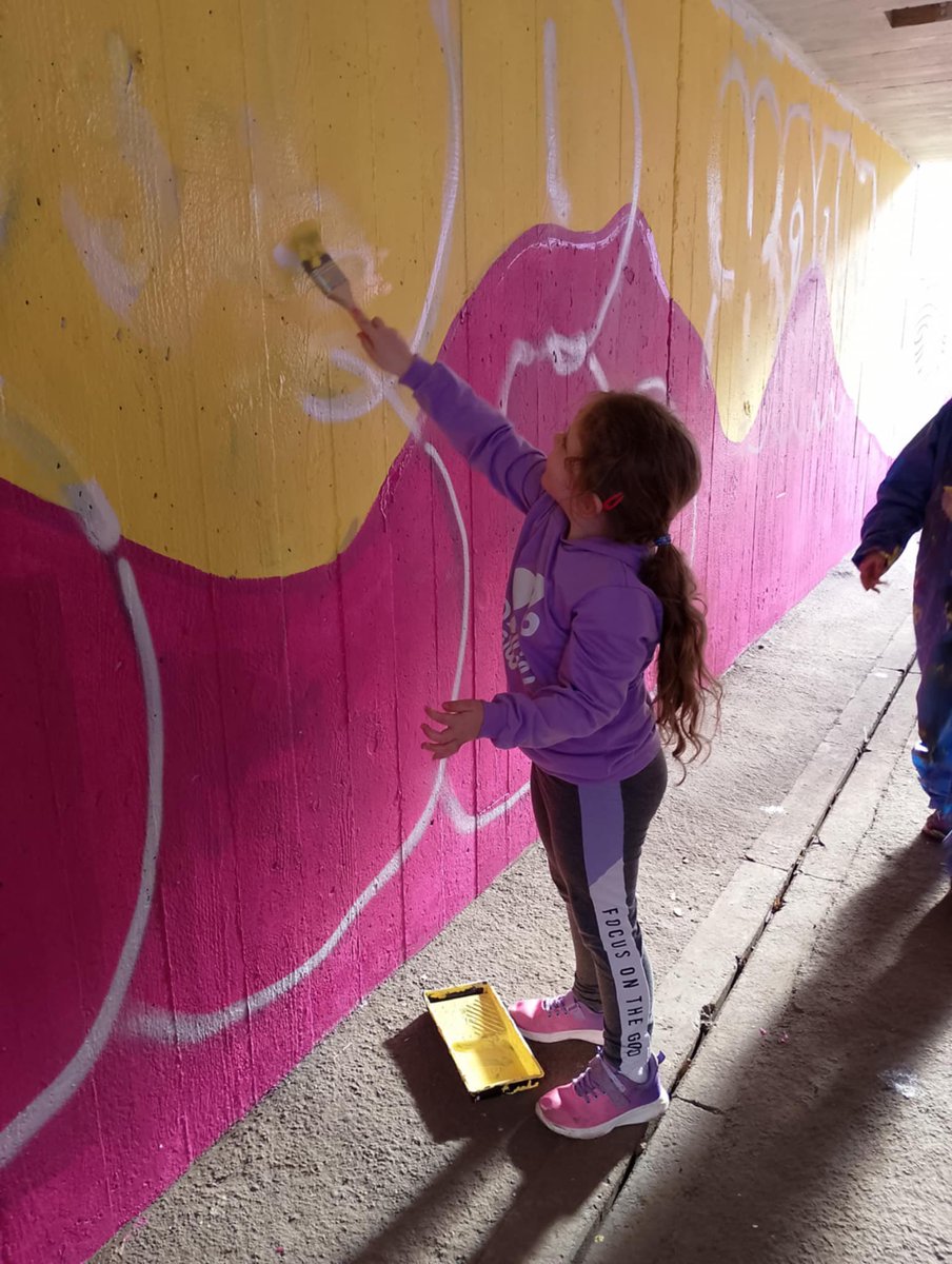🎨Today we started a community project working in Langlee to give the underpass a makeover. 
Work will continue over the coming weeks getting the community involved, young and old to make it a statement piece in the area for all to enjoy!