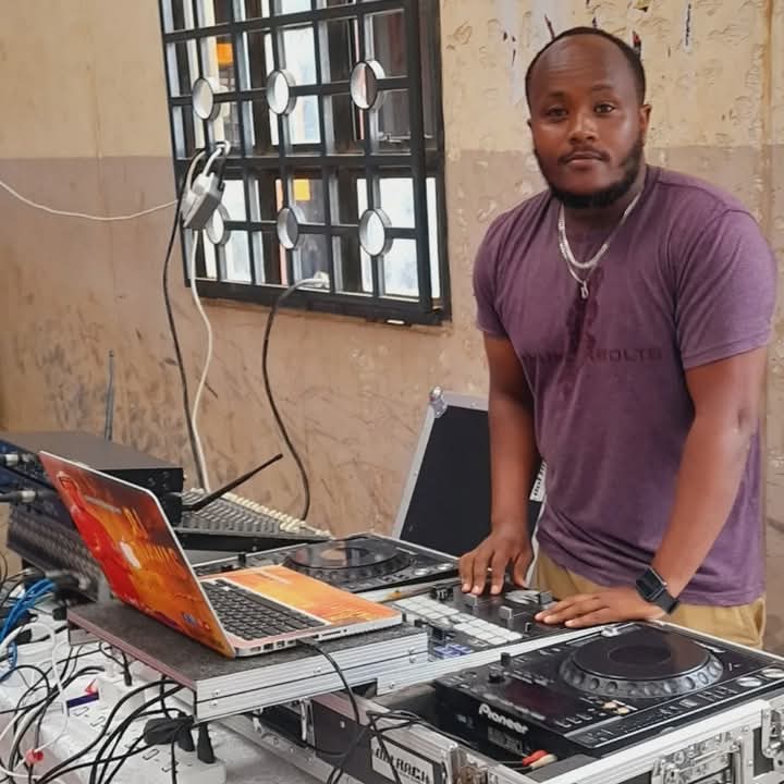 DjDimwas's tweet image. Another successful event Today courtesy of ....
@croonersounds 
@dimwas_entertainment 
Thank you for trusting us!🙏🙏
#corporateevent
#djservices &amp;amp; #soundforhire

We deliver in style ✅️