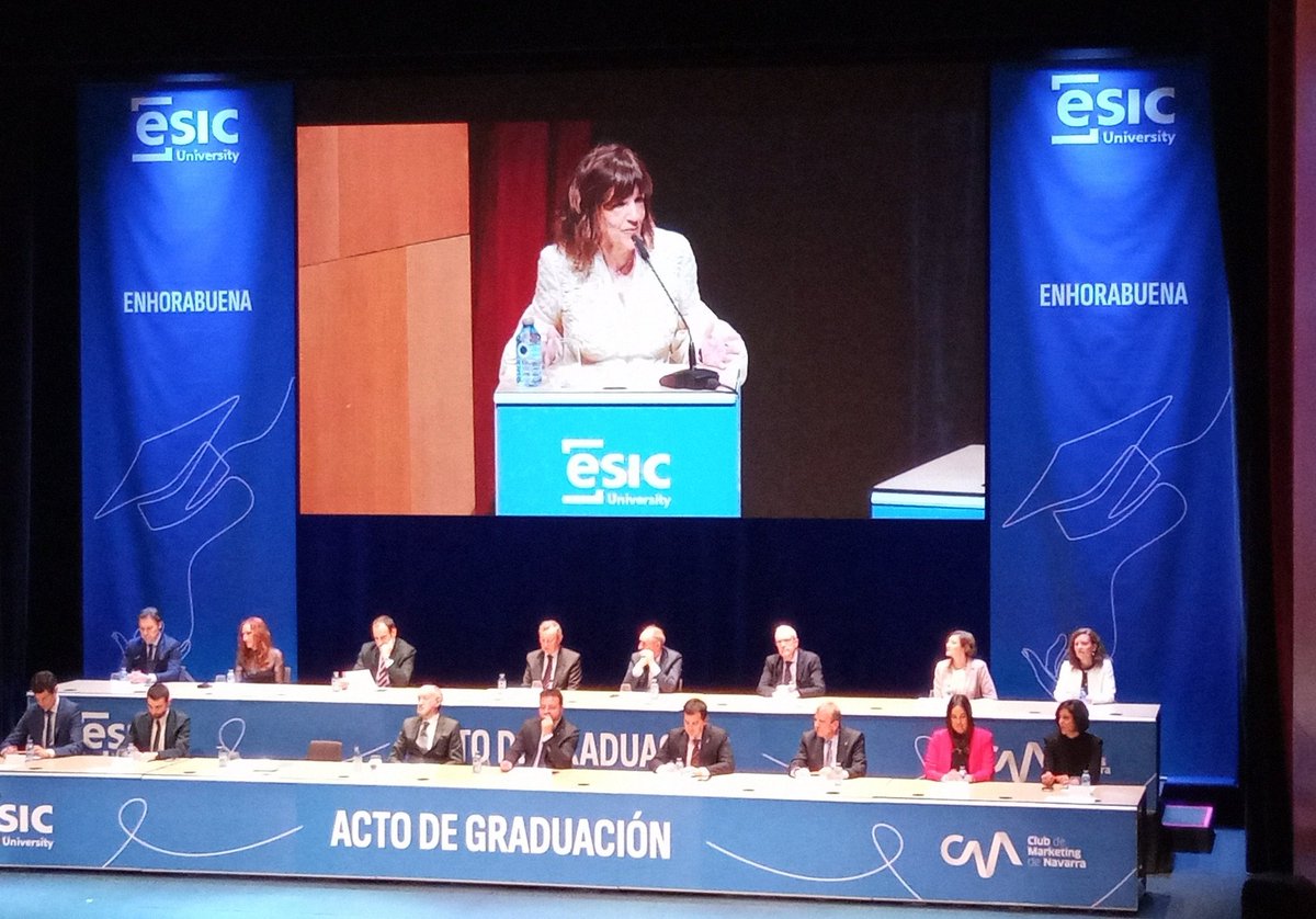 Ana Aracama, Directora de #ESICNavarra dedica unas emotivas palabras a los alumnos de la promoción 23-24.

#PremiosASTER  ·#ESIC·#graduacionESIC