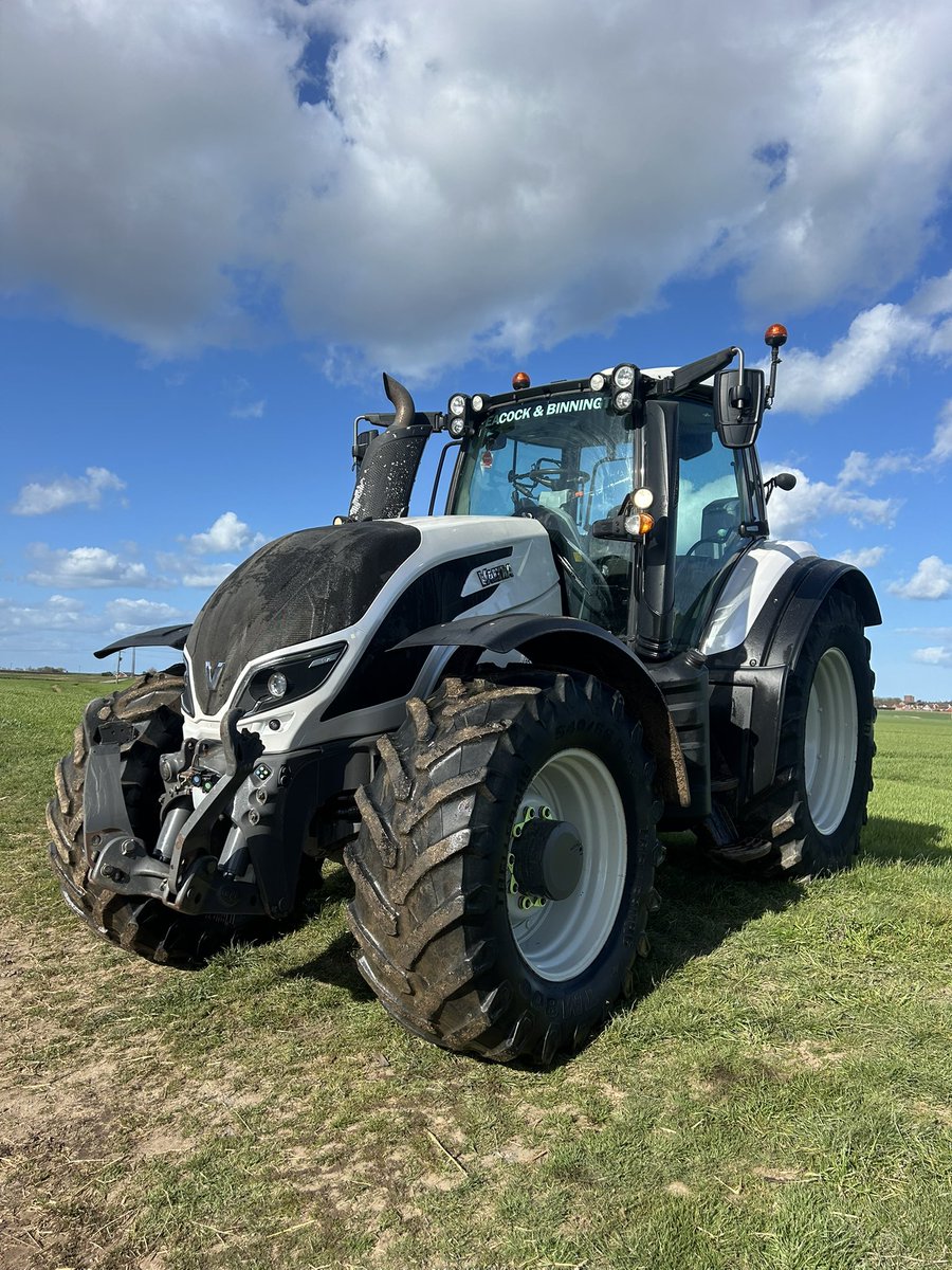 Busy in the fert this week , my tractor was well overdue a good bath 🫧🧼