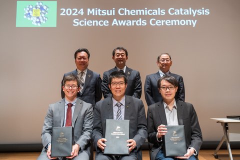 UChicago Chemistry (@uchichemistry) on Twitter photo A great moment of achievement for <a href="/GuangbinDong/">Guangbin Dong</a> (center) at the Mitsui Chemicals Catalysis Science Awards ceremony in Tokyo this past October, where Prof Dong received the 2024 Catalysis Award. A great moment of achievement for <a href="/GuangbinDong/">Guangbin Dong</a> (center) at the Mitsui Chemicals Catalysis Science Awards ceremony in Tokyo this past October, where Prof Dong received the 2024 Catalysis Award.