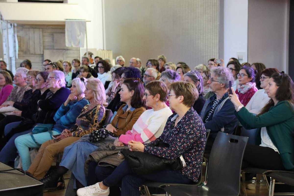 📚 Alors que le <a href="/pdlmontaigu/">Printemps du Livre</a> a ouvert ses portes, les bibliothécaires des 233 établissements du réseau départemental (300 salariés et 2500 bénévoles) ont été conviés à une soirée privilégiée avec Bernard Minier, président de cette 35e édition du Printemps du livre.