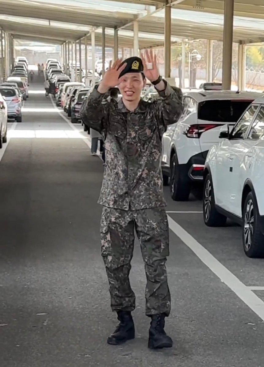 hannabyeol7's tweet image. Well... I need to complete the hyung line 🤷🏻‍♀️🃏