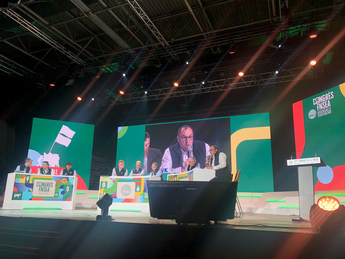 TranquardCedric's tweet image. Retour de 3 jours à Grenoble au #CongrèsFNSEA
800 agricultrices & agriculteurs, de nombreux et riches échanges.
A la @FNSEA nous ne lâcherons rien et notamment sur la PPL Contraintes qui doit arriver au + vite à l'Assemblée nationale !
Un grand merci à @fdsea38 pour son accueil.
