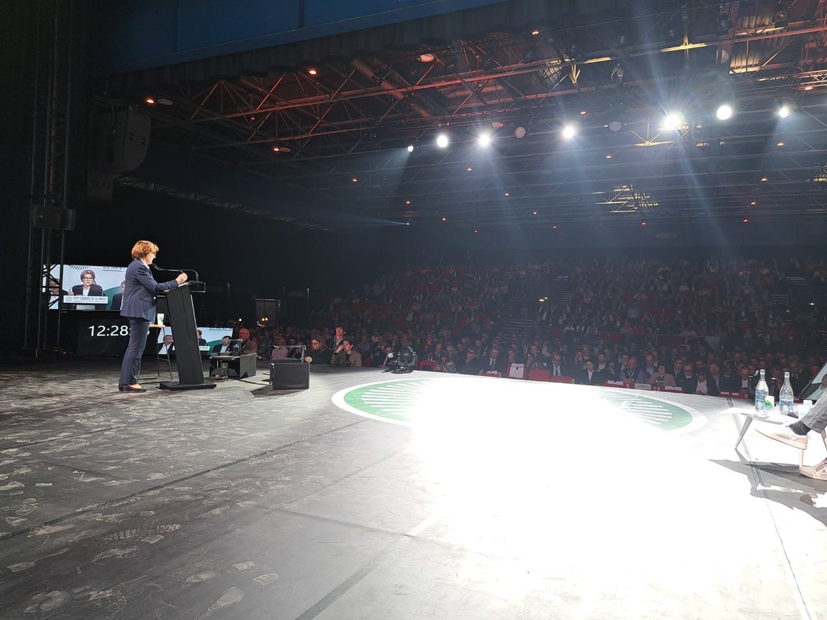 TranquardCedric's tweet image. Retour de 3 jours à Grenoble au #CongrèsFNSEA
800 agricultrices & agriculteurs, de nombreux et riches échanges.
A la @FNSEA nous ne lâcherons rien et notamment sur la PPL Contraintes qui doit arriver au + vite à l'Assemblée nationale !
Un grand merci à @fdsea38 pour son accueil.