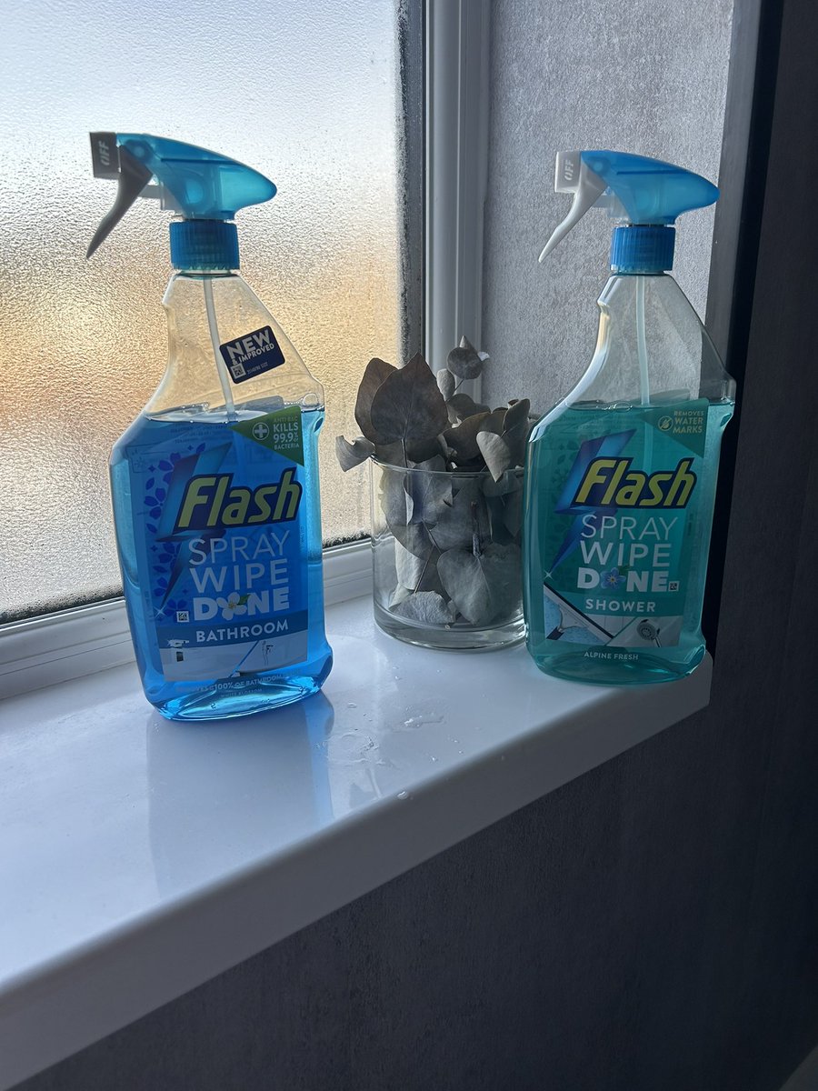 KateWebster2's tweet image. Fantastic results from this great bathroom cleaning duo! @SuperSavvyMeUK #ad #savvycircle #spraywipedone #flashtoclean