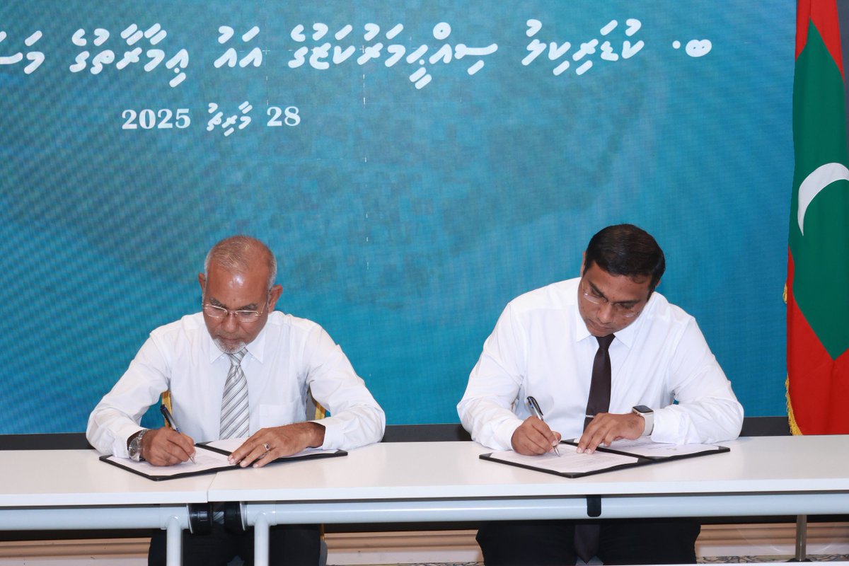 Ministry of Health (@mohmv) on Twitter photo 10 ރަށެއްގެ ޞިއްޙީ ޚިދުމަތްދޭ ތަންތަނުގެ އައު ޢިމާރާތްކުރުމުގެ މަސައްކަތް ހަވާލުކުރުމަށް ބޭއްވި ރަސްމިއްޔާތުގައި ބ.ކުޑަރިކިލު، ގއ.ކޮންޑޭ އަދި ގދ. ނަޑެއްލާ ޞިއްޙީ މަރުކަޒުގެ އައު އިމާރާތުގެ މަސައްކަތް ކުރުމަށް <a href="/TeamFenaka/">Fenaka Corporation Ltd</a> އާ ވަނީ ހަވާލުކުރެވިފައި.
<a href="/ANazim2019/">Abdulla Nazim</a>
#RoadhaigeRoohu 10 ރަށެއްގެ ޞިއްޙީ ޚިދުމަތްދޭ ތަންތަނުގެ އައު ޢިމާރާތްކުރުމުގެ މަސައްކަތް ހަވާލުކުރުމަށް ބޭއްވި ރަސްމިއްޔާތުގައި ބ.ކުޑަރިކިލު، ގއ.ކޮންޑޭ އަދި ގދ. ނަޑެއްލާ ޞިއްޙީ މަރުކަޒުގެ އައު އިމާރާތުގެ މަސައްކަތް ކުރުމަށް <a href="/TeamFenaka/">Fenaka Corporation Ltd</a> އާ ވަނީ ހަވާލުކުރެވިފައި.
<a href="/ANazim2019/">Abdulla Nazim</a>
#RoadhaigeRoohu