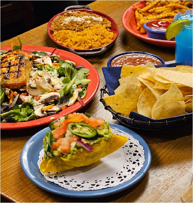 bluemoonmexcafe's tweet photo. "Taco 'bout a great Friday! 🌮 Kick off the weekend with some delicious Mexican food! 🌮🍹 What are your favorite Friday night Mexican dishes? Let's share some suggestions! #FridayFiesta #MexicanFood #FoodLove #WeekendVibes" https://t.co/9A55I3z6PB