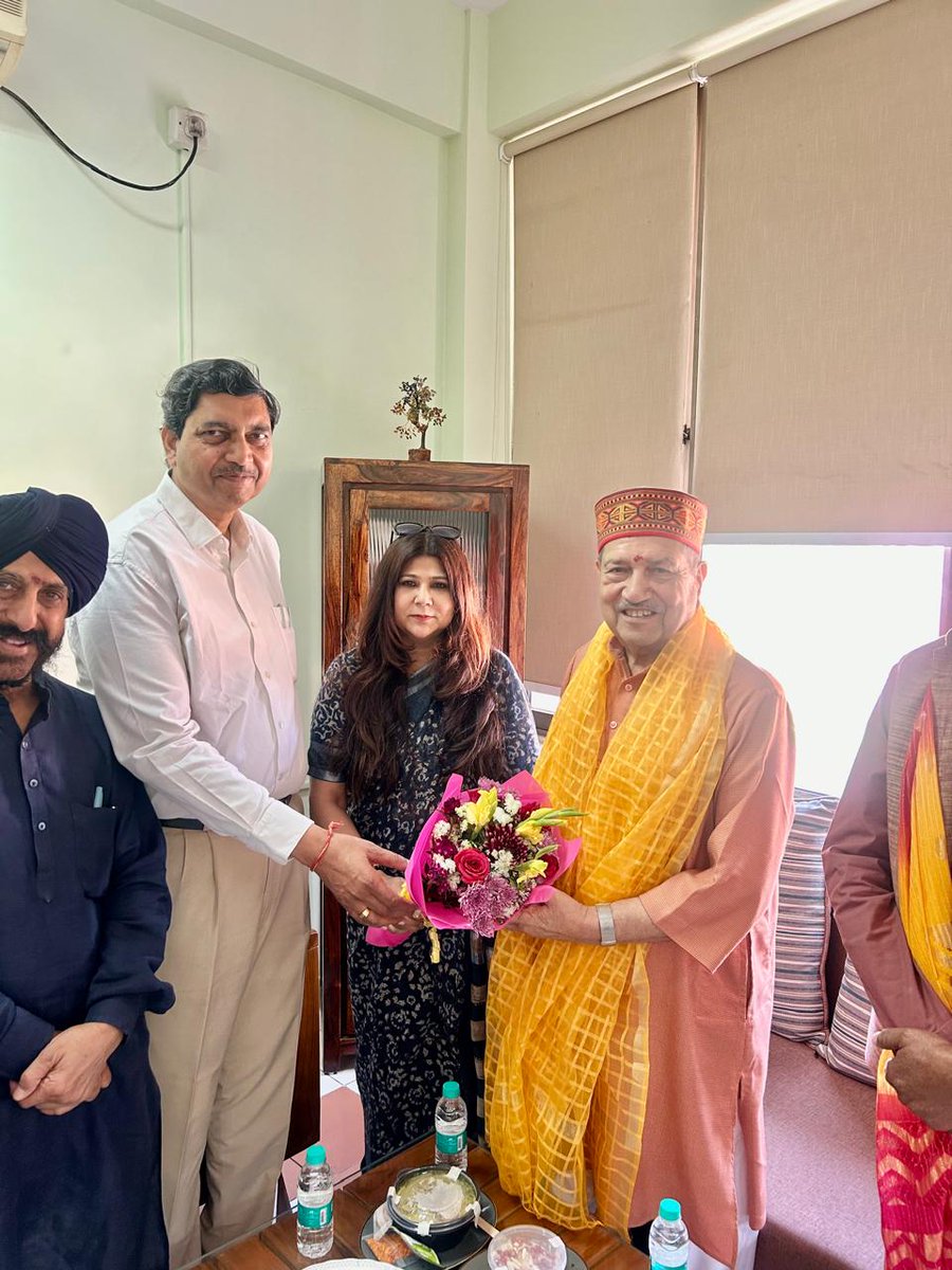 manish107msh's tweet image. DUमें विकसित भारत@2047 कार्यक्रम में मुख्य वक्ता के रूप में माननीय डॉ इंद्रेश कुमार जी का आशीर्वचन प्राप्त हुआ एवं साथ में आपका राजनीति विज्ञान विभाग में आना हुआ,यहां विभागाध्यक्ष प्रो.रेखा सक्सेना और शोधार्थियों के साथ राष्ट्रवादी मुद्दों पर भी संवाद स्थापित किया
@narendramodi