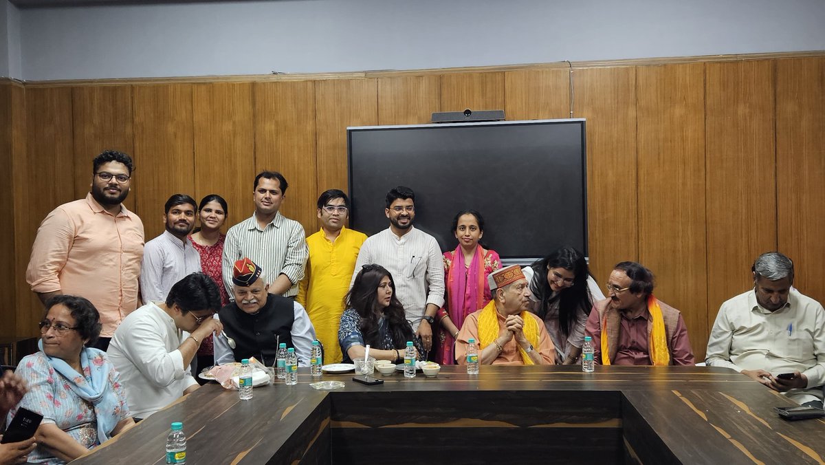 manish107msh's tweet image. DUमें विकसित भारत@2047 कार्यक्रम में मुख्य वक्ता के रूप में माननीय डॉ इंद्रेश कुमार जी का आशीर्वचन प्राप्त हुआ एवं साथ में आपका राजनीति विज्ञान विभाग में आना हुआ,यहां विभागाध्यक्ष प्रो.रेखा सक्सेना और शोधार्थियों के साथ राष्ट्रवादी मुद्दों पर भी संवाद स्थापित किया
@narendramodi