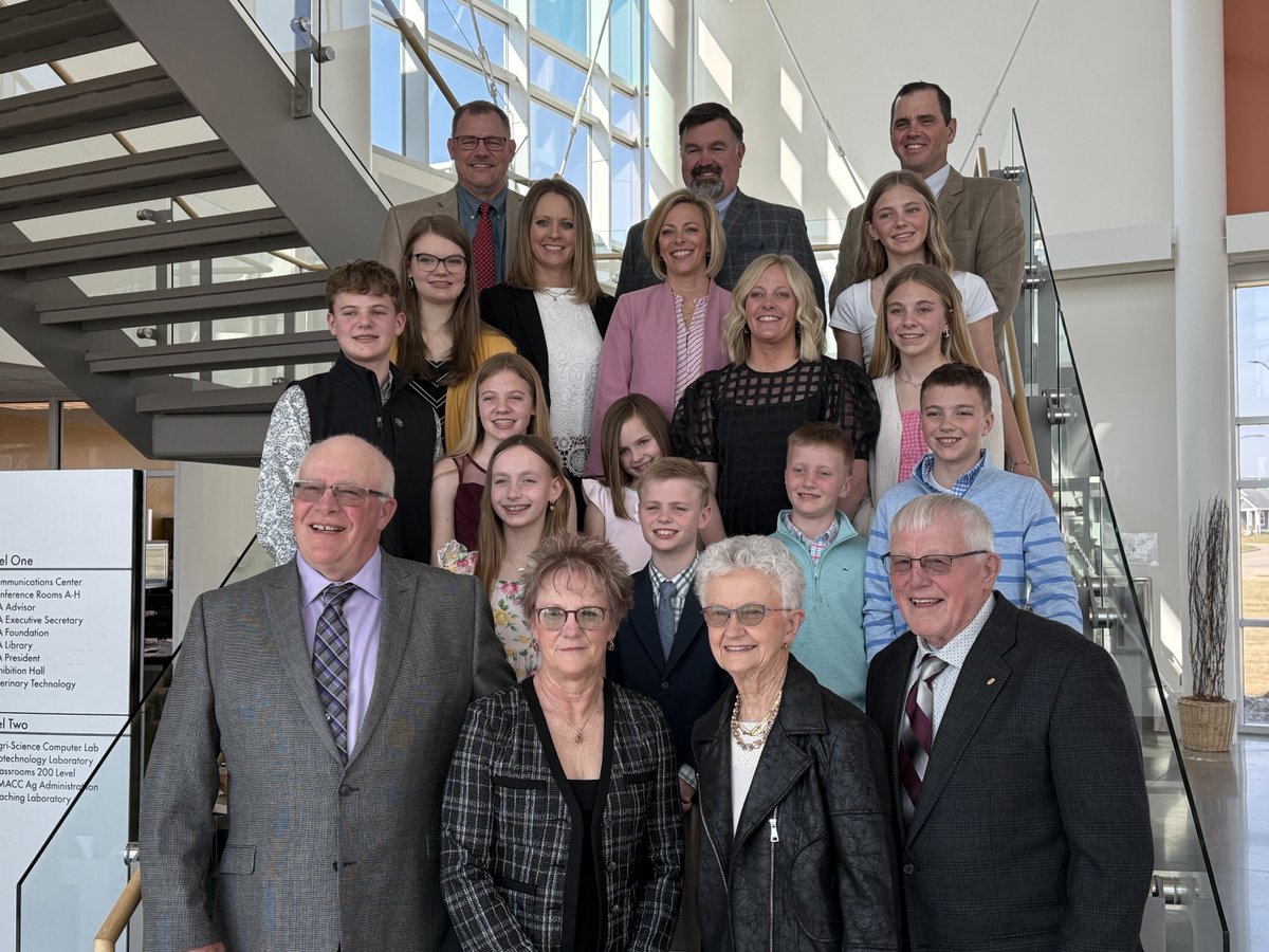 UnCommon_Farms's tweet image. Huge congratulations to Stan and Karmen Mehmen of MBS Family Farms, honored yesterday as a 2025 Iowa Master Farmer! This award celebrates farmers who dedicate their time and energy to strengthening communities and advancing agriculture. We’re proud to have you in our community!