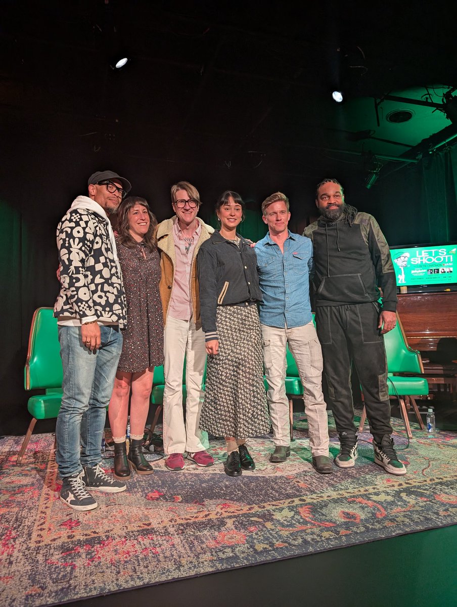 GeekdomFancast's tweet image. This #FBF post goes to having a great time at Let&apos;s Shoot w/ @petechatmon LIVE at @JoinTheDynasty. Couldn&apos;t pass up seeing the showrunners and actors from one of my favorite shows #Yellowjackets! 
🐝🐝