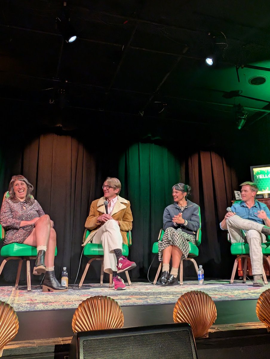 GeekdomFancast's tweet image. This #FBF post goes to having a great time at Let&apos;s Shoot w/ @petechatmon LIVE at @JoinTheDynasty. Couldn&apos;t pass up seeing the showrunners and actors from one of my favorite shows #Yellowjackets! 
🐝🐝