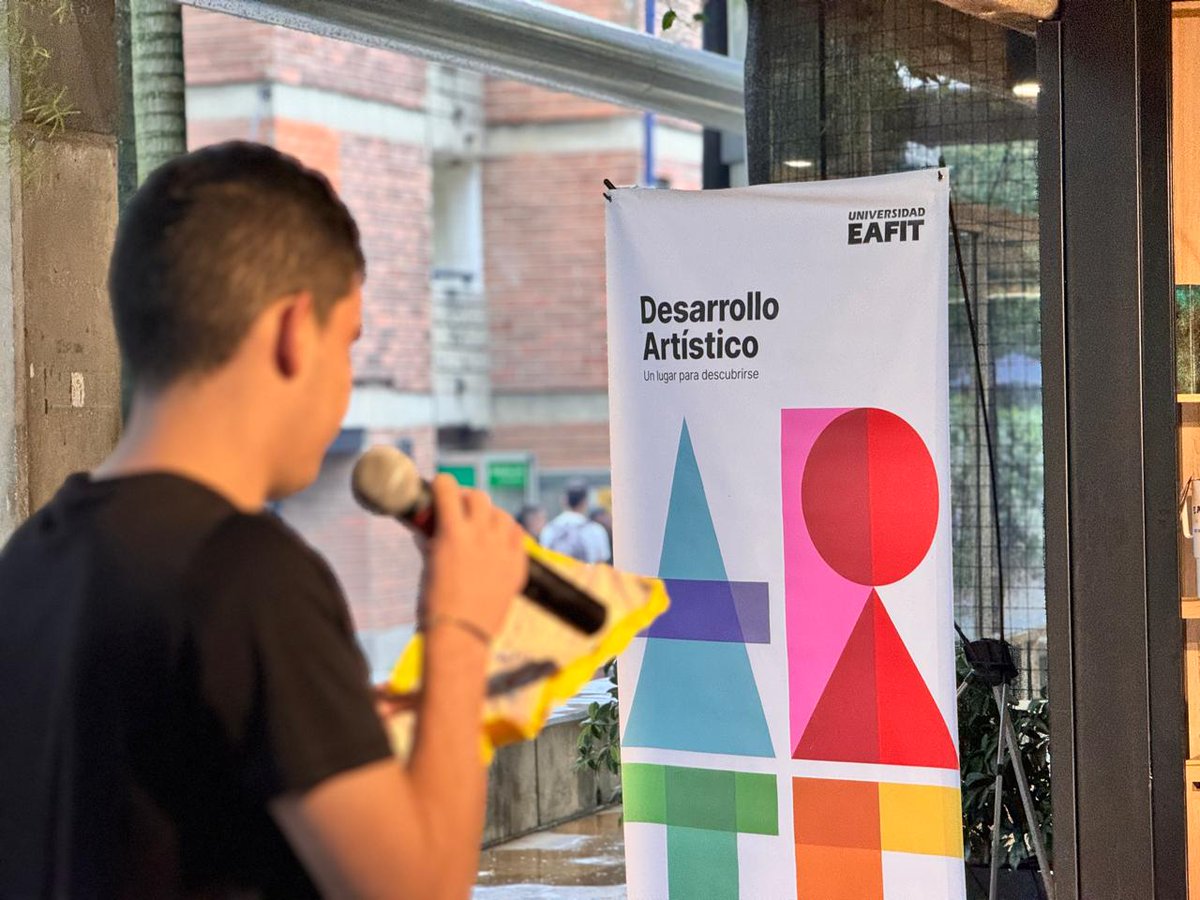 Ayer 27 de marzo en <a href="/EAFIT/">Universidad EAFIT</a> nos reunimos para celebrar una de las formas del arte más antiguas y poderosas: El teatro. En este #díamundialdelteatro rendimos homenaje a la magia que ocurre en escena y en el escenario, donde las historias cobran vida y las emociones se entrelazan.🎭