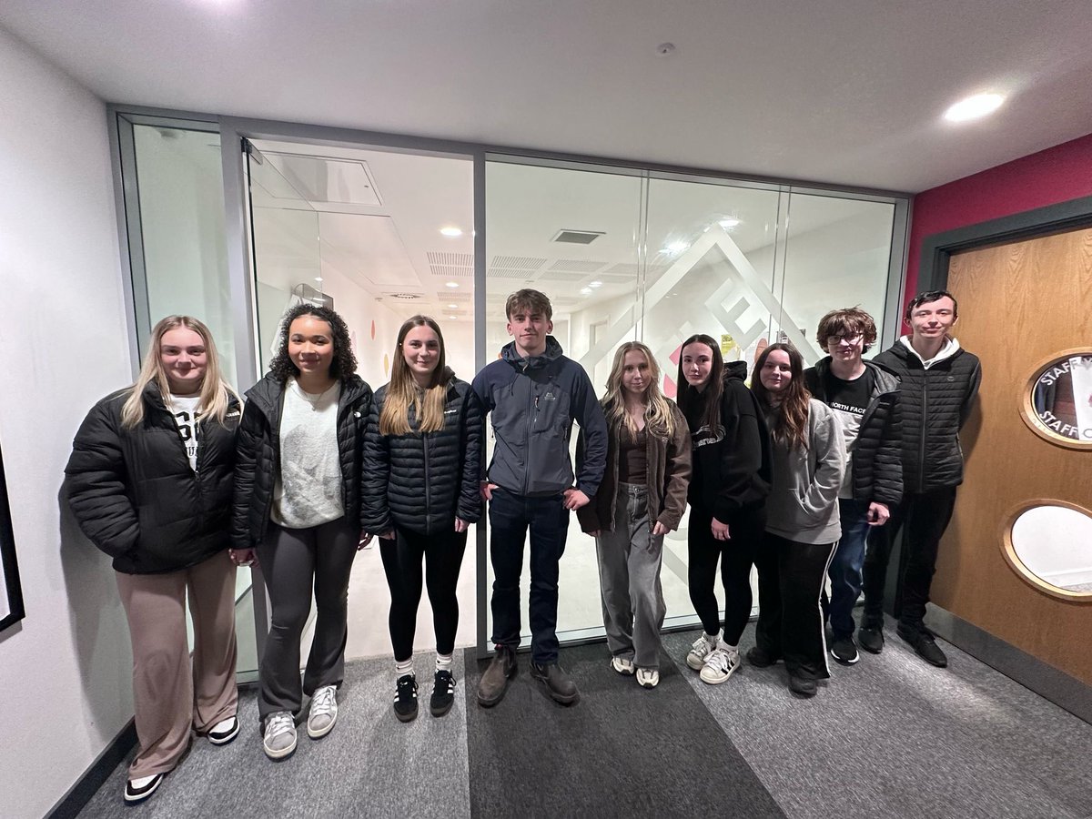 Cymraeg_YDO (@ydocymraeg) on Twitter photo Noson o adloniant i griw 6ed <a href="/DyffrynOgwen/">Ysgol Dyffryn Ogwen</a> yn y Galeri nos Iau yn gwylio 3 Drama wych. 99’er gan Ceri Ashe, Dishgled ‘da Del gan Cai Llewelyn Evans a Wisgi gan Carwyn Blayney. 🎭 @theatrbaracaws Noson o adloniant i griw 6ed <a href="/DyffrynOgwen/">Ysgol Dyffryn Ogwen</a> yn y Galeri nos Iau yn gwylio 3 Drama wych. 99’er gan Ceri Ashe, Dishgled ‘da Del gan Cai Llewelyn Evans a Wisgi gan Carwyn Blayney. 🎭 @theatrbaracaws