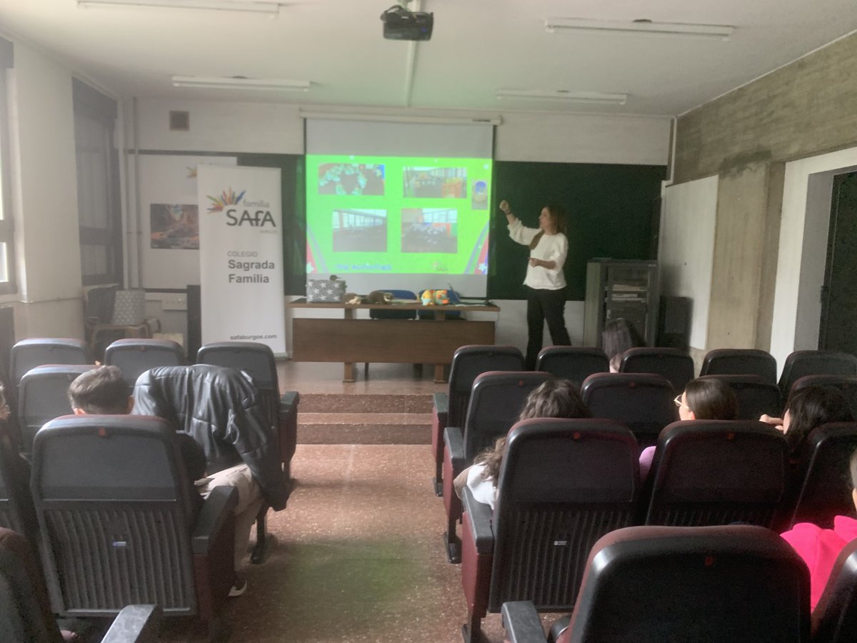 David Ruiz Hidalgo (@druizhidalgo) on Twitter photo 📢 English in action!
Alumnos del GMEP Inglés de <a href="/UBUEstudiantes/">Universidad Burgos</a> han visitado @safaburgos para aprender de la profesora Estrella Berciano. Allí coincidimos con Ana Mugarra, del colegio Virgen de la Rosa. <a href="/Fundcajaburgos/">Fundación Caja de Burgos</a> con el #PIE Observa de <a href="/cfieburgos/">CFIE de Burgos</a> <a href="/CFPIdiomas/">CFP IDIOMAS</a>
#Ianguages 📢 English in action!
Alumnos del GMEP Inglés de <a href="/UBUEstudiantes/">Universidad Burgos</a> han visitado @safaburgos para aprender de la profesora Estrella Berciano. Allí coincidimos con Ana Mugarra, del colegio Virgen de la Rosa. <a href="/Fundcajaburgos/">Fundación Caja de Burgos</a> con el #PIE Observa de <a href="/cfieburgos/">CFIE de Burgos</a> <a href="/CFPIdiomas/">CFP IDIOMAS</a>
#Ianguages