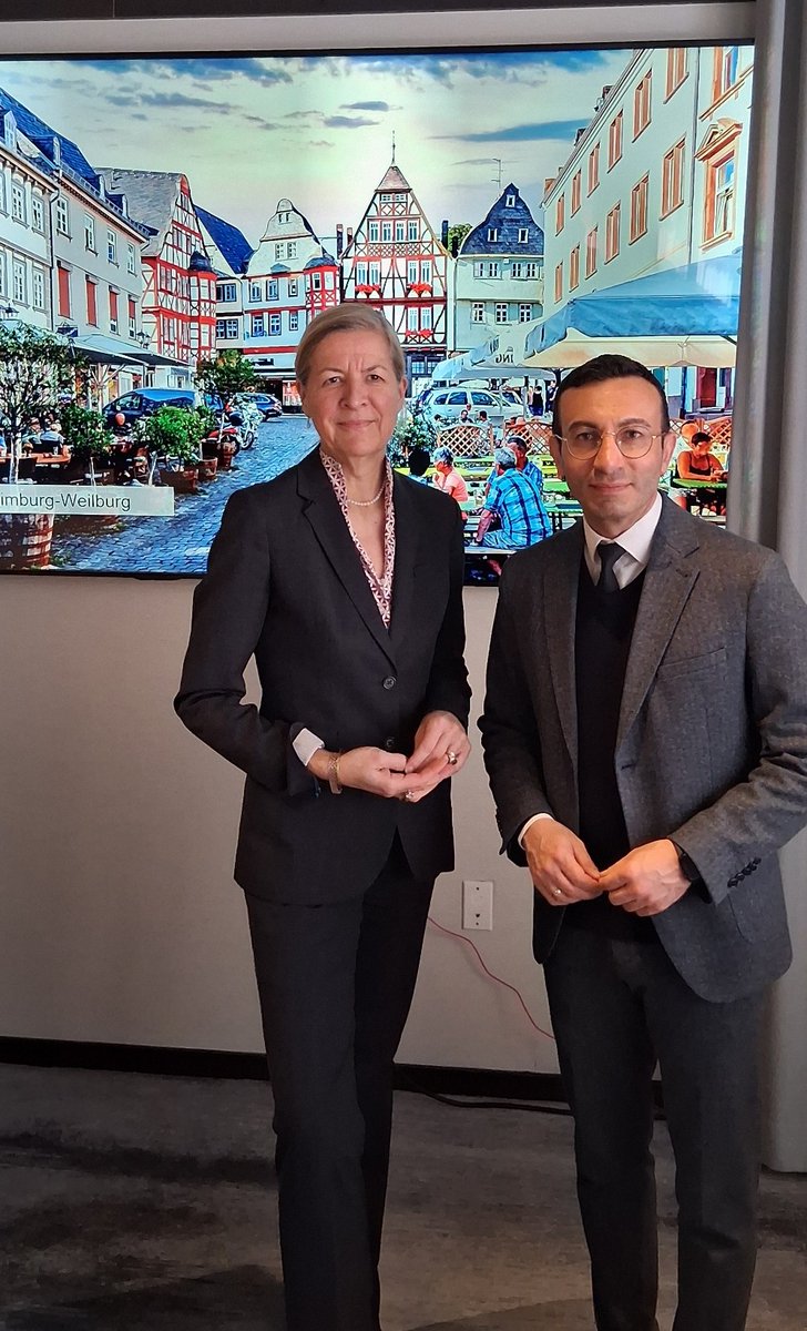 Meeting w/<a href="/MikeJosef_FFM/">Mike Josef</a>, the Mayor of <a href="/Stadt_FFM/">Frankfurt am Main</a> among other transatlantic topics we discussed our plans for the EACC Frankfurt chapter. Frankfurt, home of the <a href="/ecb/">European Central Bank</a>, <a href="/DeutscheBoerse/">Deutsche Börse Group</a>, major banks &amp; int'l services firms is a natural entry point for the our first chapter in Germany