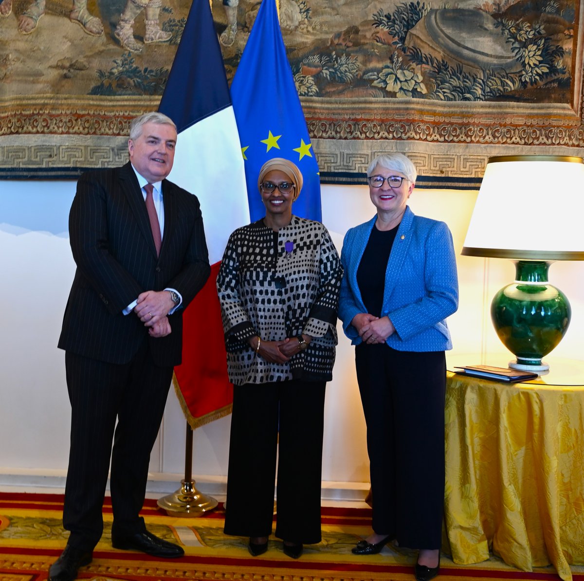 Edith Dumont (@lgontario) on Twitter photo À l’Ambassade de France avait lieu la remise de l’Ordre des Palmes académiques à Madame Roda Muse. C’est dans un esprit festif et appréciatif que nous avons reconnu son parcours de vie et sa carrière consacrée à l’éducation, à la culture et au fait français. Son optimisme À l’Ambassade de France avait lieu la remise de l’Ordre des Palmes académiques à Madame Roda Muse. C’est dans un esprit festif et appréciatif que nous avons reconnu son parcours de vie et sa carrière consacrée à l’éducation, à la culture et au fait français. Son optimisme