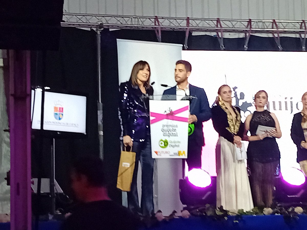 amoracastillo's tweet image. Ellos ponen la cara en @CMM_es pero detrás hay much@s profesionales q son los artífices de este premio y reconocimiento a los servicios informativos. Gracias a @quijotenoticias