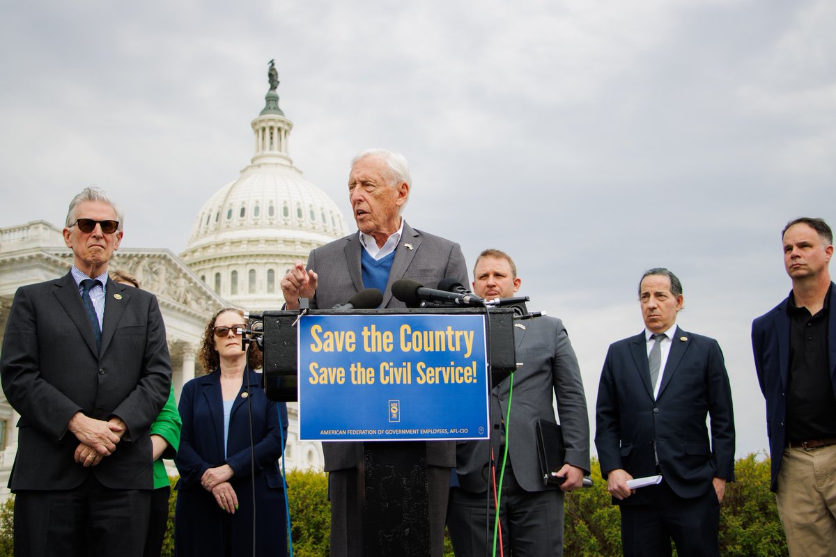 Trump's union-busting executive order serves the interests of the richest corporations in the world, not the American worker. I was proud to join my colleagues today in standing up against these illegal attacks.

My full statement on Trump's EO: hoyer.house.gov/media/press-re…