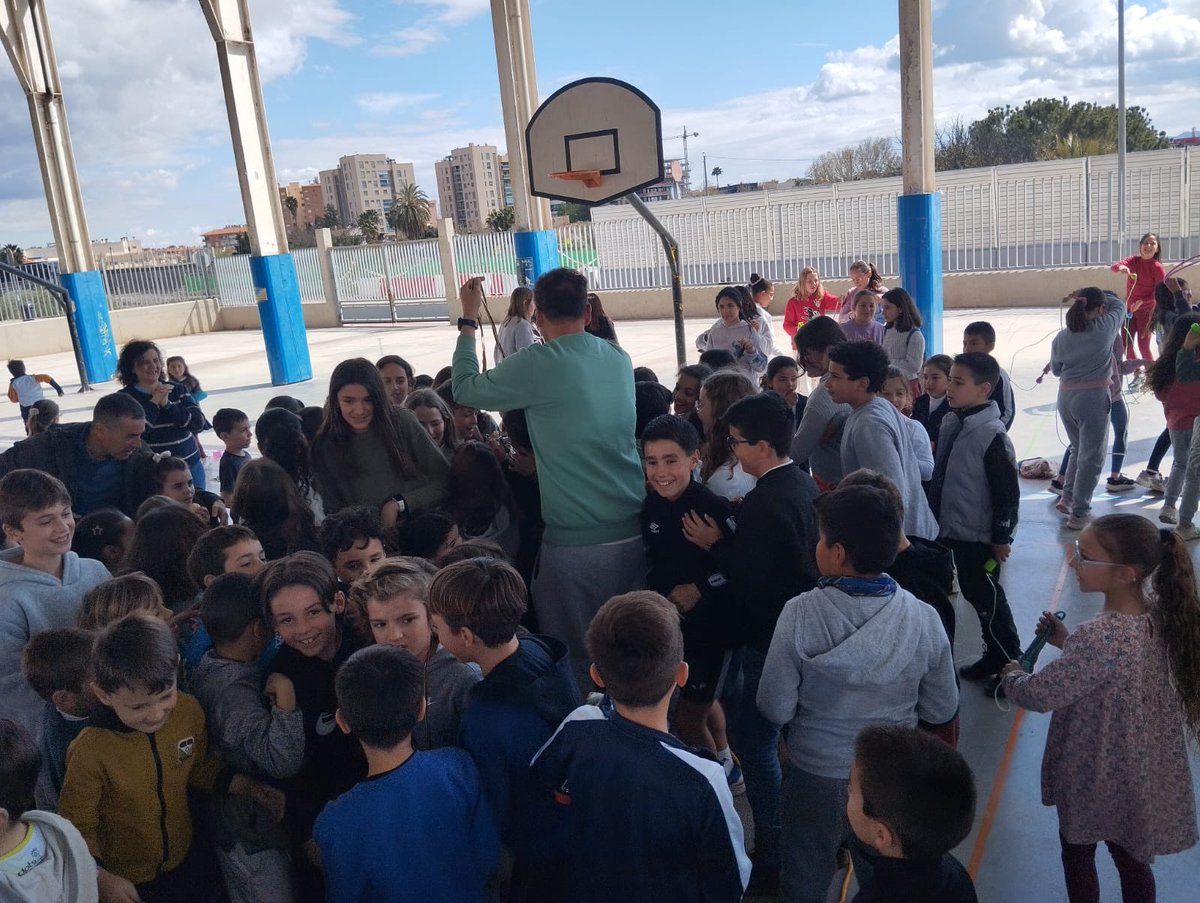 CEIP_AnaCaicedo's tweet image. ¡Final de trimestre saltando alto! 

Recreos llenos de saltos, energía y diversión. Competición final con más de 150 inscritos. ¡Todo el cole saltando sin parar!
Nos hemos movido, reído y compartido momentos inolvidables.

#CEIPAnaCaicedo
#Salta   
#QueNoTeLoCuenten