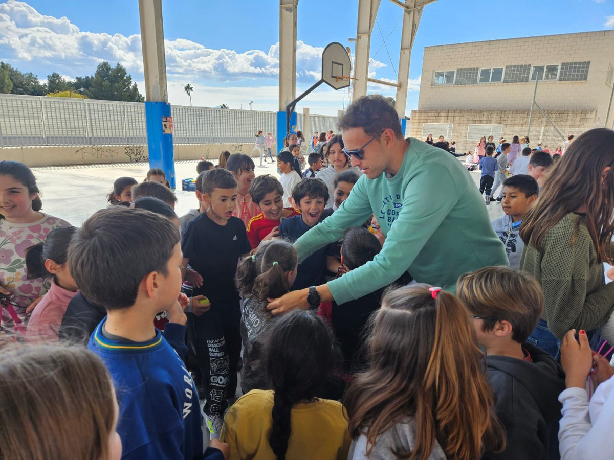 CEIP_AnaCaicedo's tweet image. ¡Final de trimestre saltando alto! 

Recreos llenos de saltos, energía y diversión. Competición final con más de 150 inscritos. ¡Todo el cole saltando sin parar!
Nos hemos movido, reído y compartido momentos inolvidables.

#CEIPAnaCaicedo
#Salta   
#QueNoTeLoCuenten