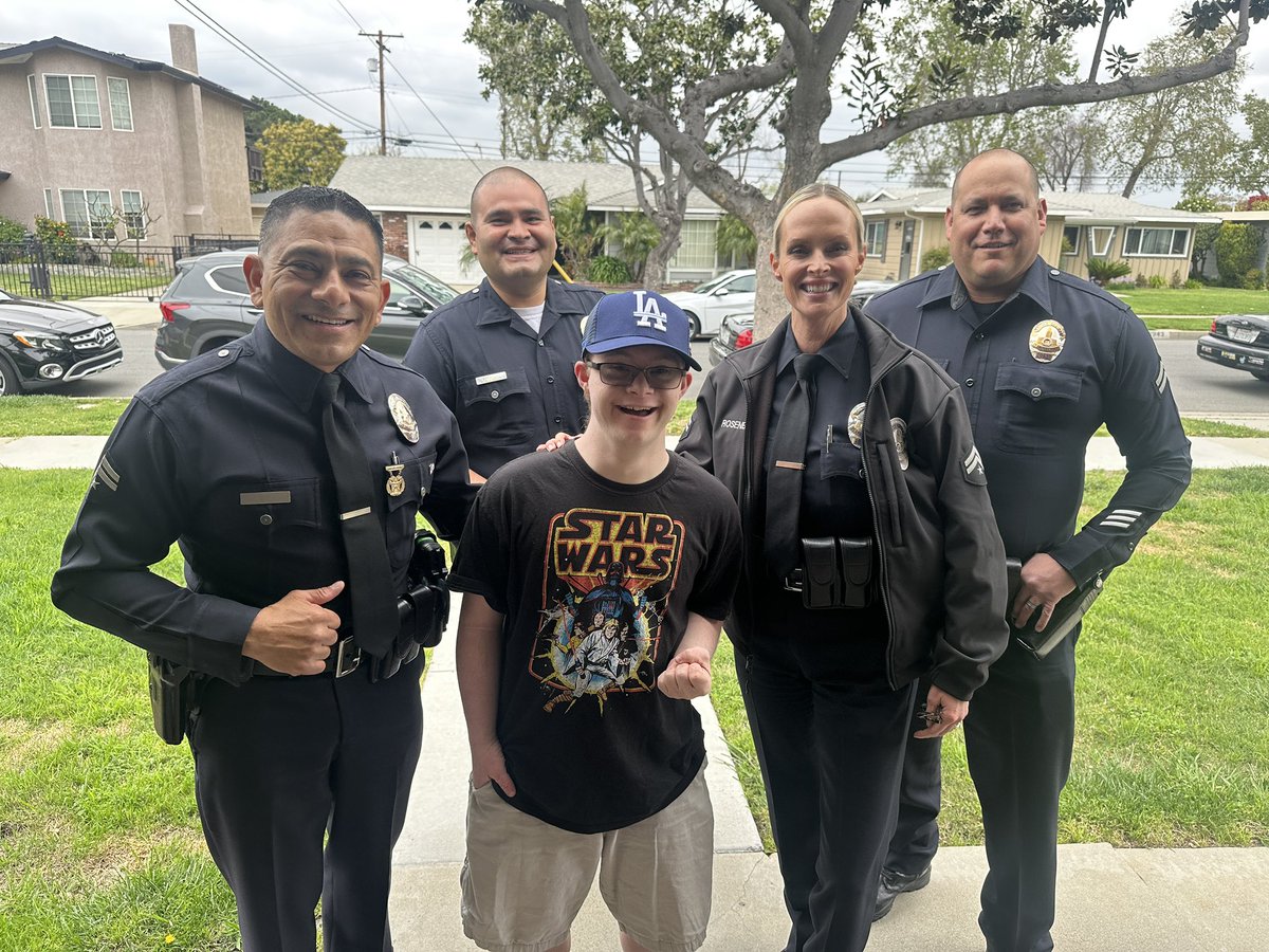 LAPDOutreach's tweet image. We paid an official #LAPD birthday visit to Nathan.  He says he’s our biggest fan but the reality is, we are his biggest fans.  

Send Nathan a birthday card by mail to 6938 E. Fairbrook St., Long Beach, CA, 90815.

ktla.com/news/local-new…