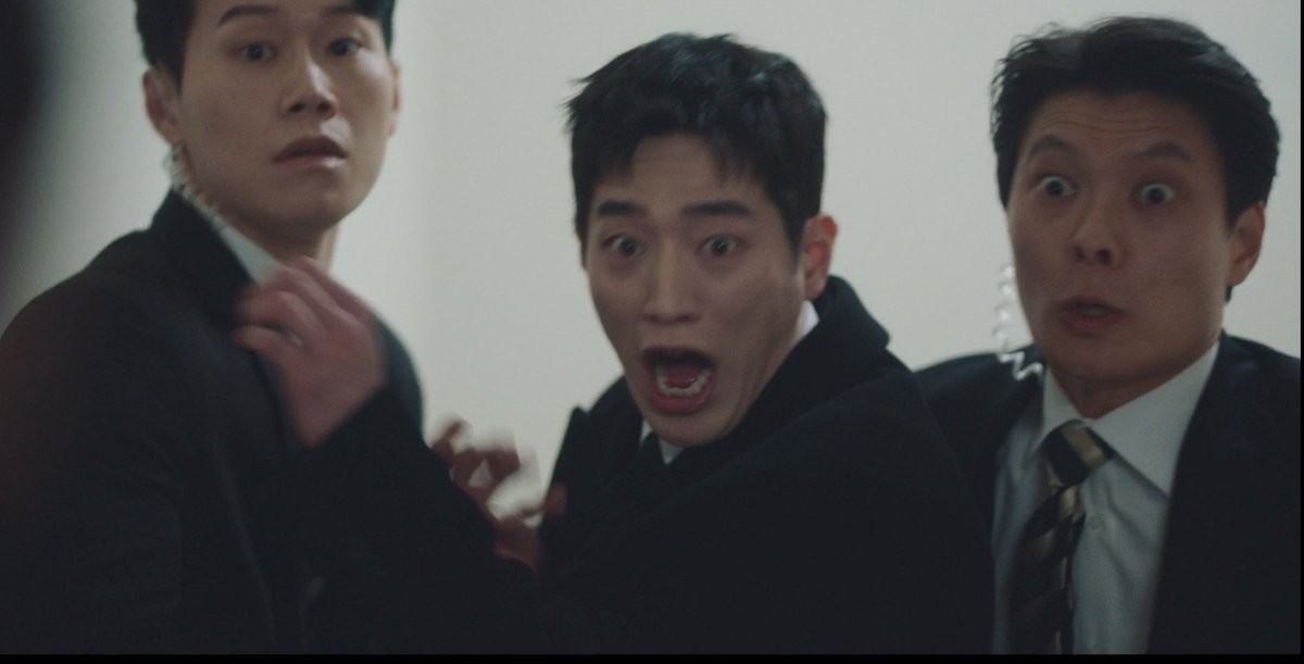 yeojeongwooz's tweet photo. haeseong when              haeseong when
he was caught                  he saw that sua
holding a gun to             came to save him
NIS director's head

#UndercoverHighSchool #UndercoverHighSchoolEp11 https://t.co/N4yxajXT70