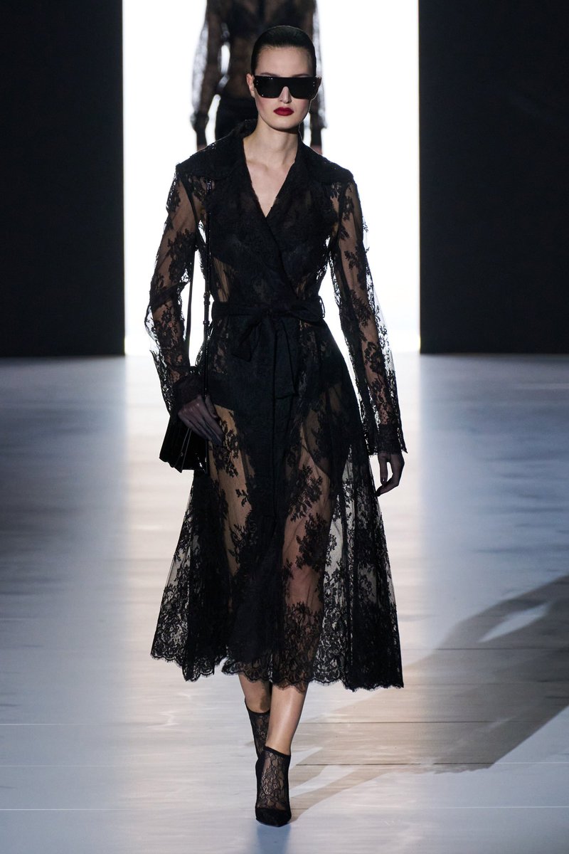 aquariusbby6's tweet photo. Dolce &amp; Gabbana, Fall 2023 https://t.co/EIutoBNTCh