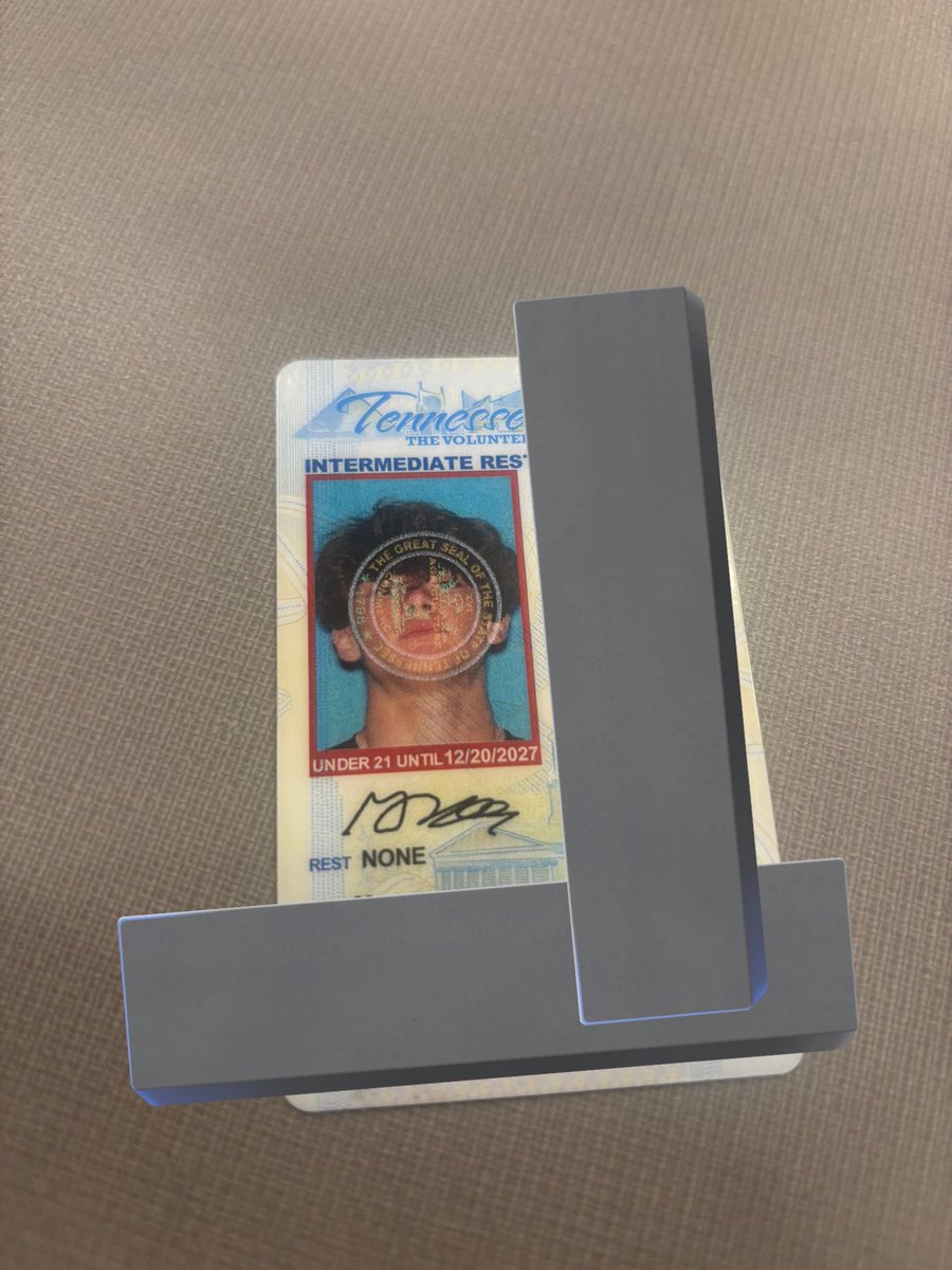 Slayerofkings63's tweet photo. Found the most punchable face on an ID I found #disintegrate https://t.co/NGhbT7aGVz