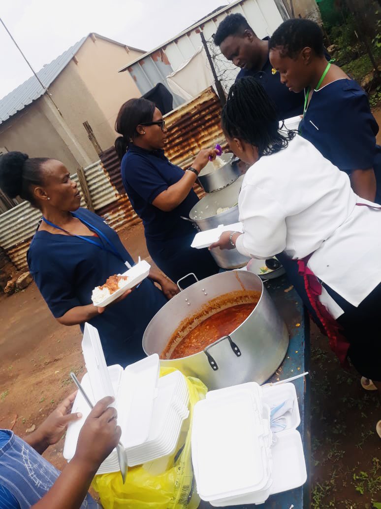BophaFoundation's tweet photo. Supporting Tiaana Centre for the Aged – One Meal at a Time 🍲💙

At #bophafoundation we believe that no one should go hungry, especially our elderly community members who have paved the way for us. That’s why we’re proud to support Tiaana Centre for the Aged and its #SoupKitchen https://t.co/f1IXwvgLou