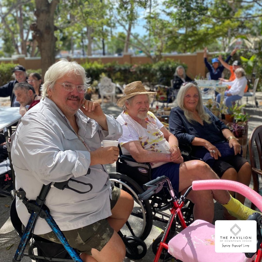 venicecenterl's tweet photo. 🔥🍔 Friday BBQ Fun! Residents enjoyed a delicious Friday afternoon barbecue, with our amazing cooks Ashley and Danielle working the grill! 🌞🍗 Staff and residents soaked up the beautiful day together. ❤️

#FridayBBQ #GrillMasters #GoodFoodGreatCompany #SunnyDays #CommunityJoy https://t.co/p5rirxyZhY
