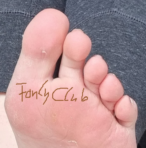 Fußfetisch Freitag!

Geile, exklusive Fußbilder gibt's auf Fanly.Club

#FeetFridays #FußFreitag