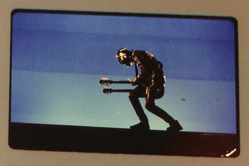 DaftClubHQ's tweet image. Behind the scenes of the original Robot Rock music video. 🎸

📸: Jeaneen Lund, 2005