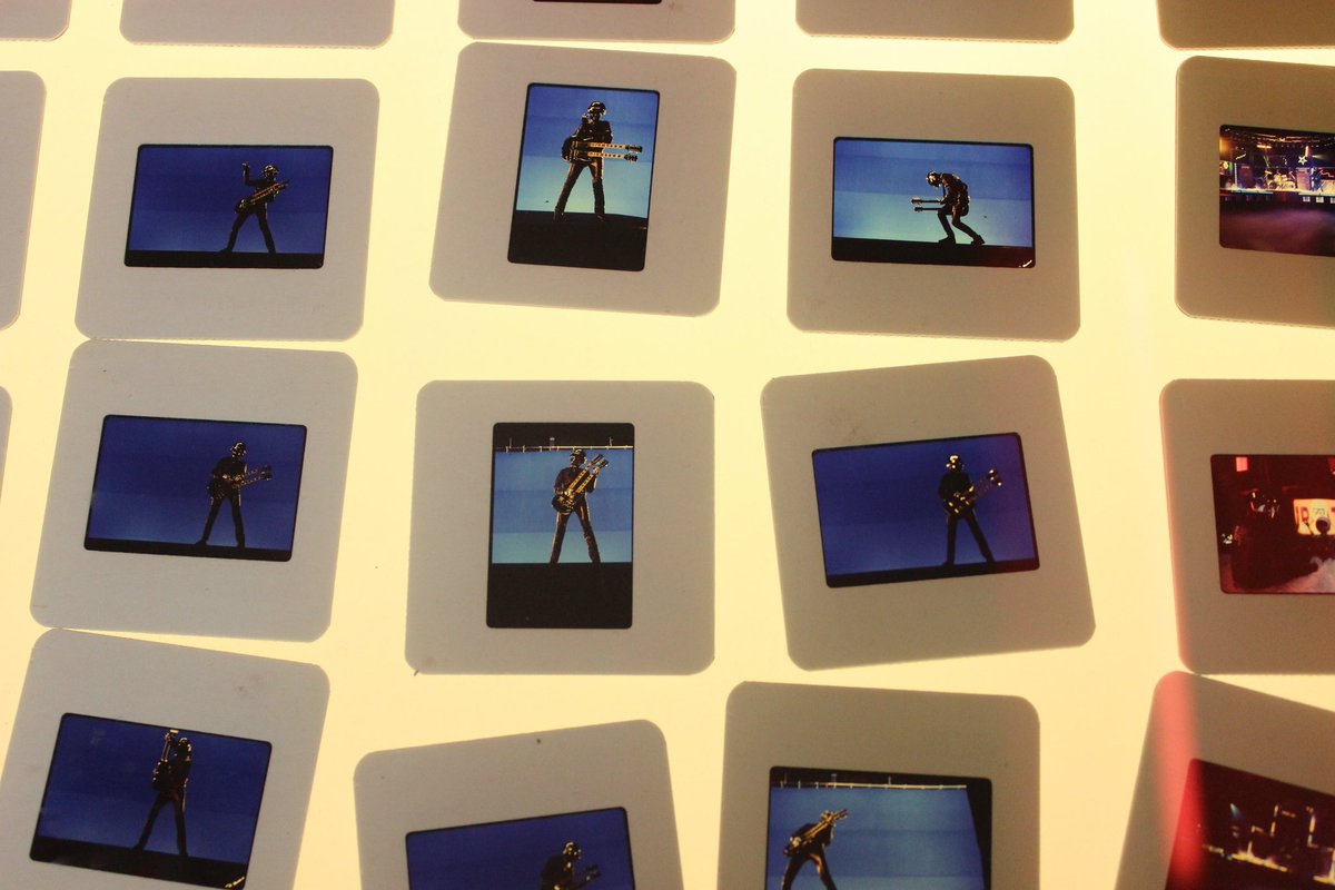 DaftClubHQ's tweet image. Behind the scenes of the original Robot Rock music video. 🎸

📸: Jeaneen Lund, 2005