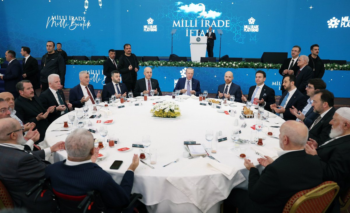 GencBirlik's tweet image. 9. Milli İrade İftarı 📍

Cumhurbaşkanımız Sayın Recep Tayyip Erdoğan&apos;ın katılımlarıyla Milli İrade Platformu tarafından tertip edilen iftar programına, Genç Birlik Genel Merkez Yönetim Kurulu olarak  katılım sağladık. 

Milli İrade
Milli Birlik👍