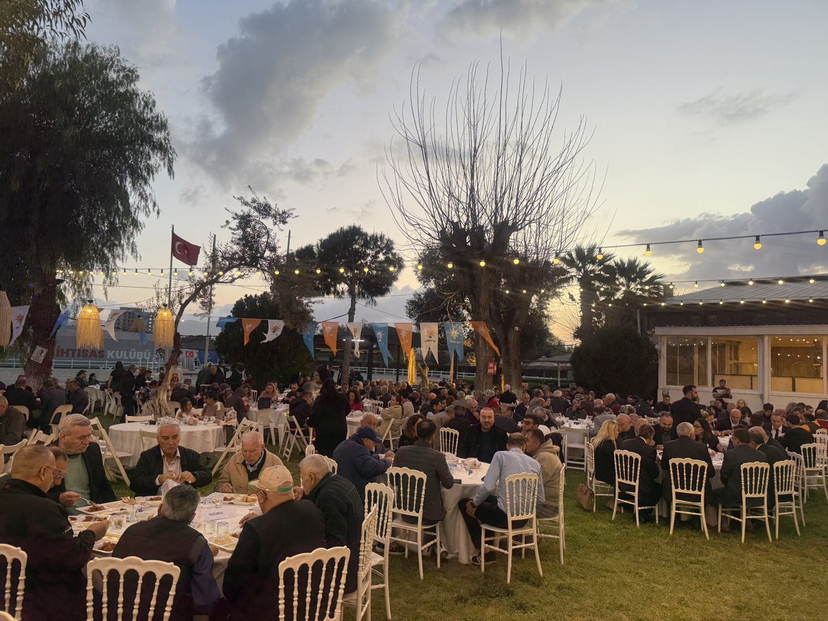 📍BUCA 
Önceki dönem Gençlik ve Spor Bakanımız , İzmir Milletvekilimiz Sayın Mehmet Kasapoğlu , İl Başkanımız Sayın Bilal Saygılı ve Buca teşkilatımızla iftarımızı yaptık.

Rabbim; kardeşliğimizi, birliğimizi ve dirliğimizi daim kılsın.